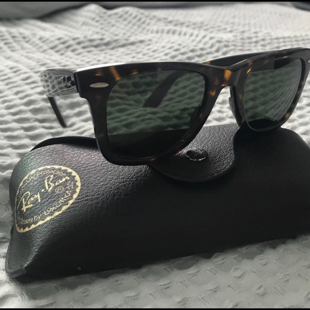 Polarized Ray bans